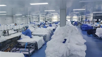 Hvordan velge en pålitelig leverandør av laboratoriekåper